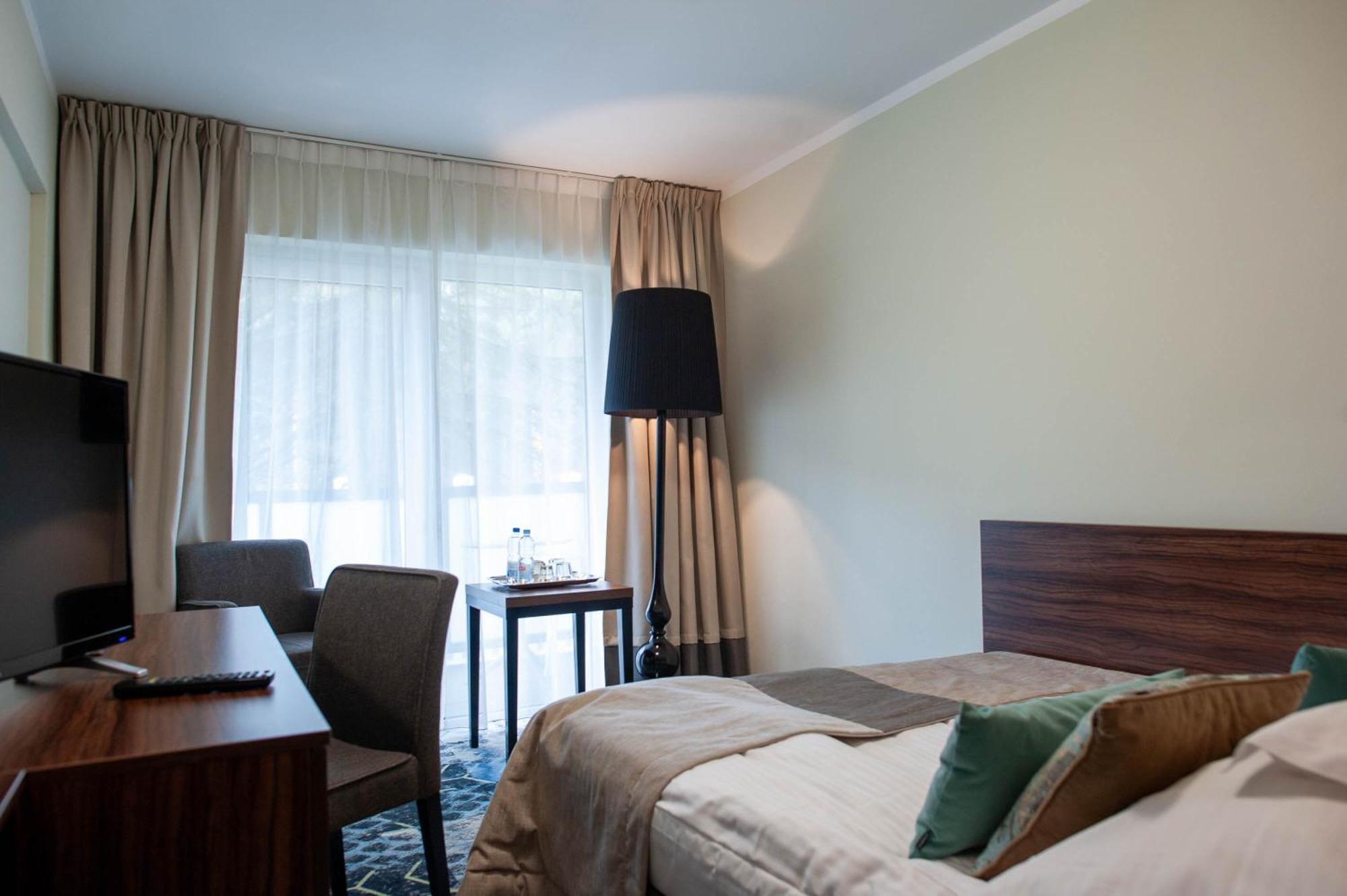 Small Double Room,1656198825:JPEG